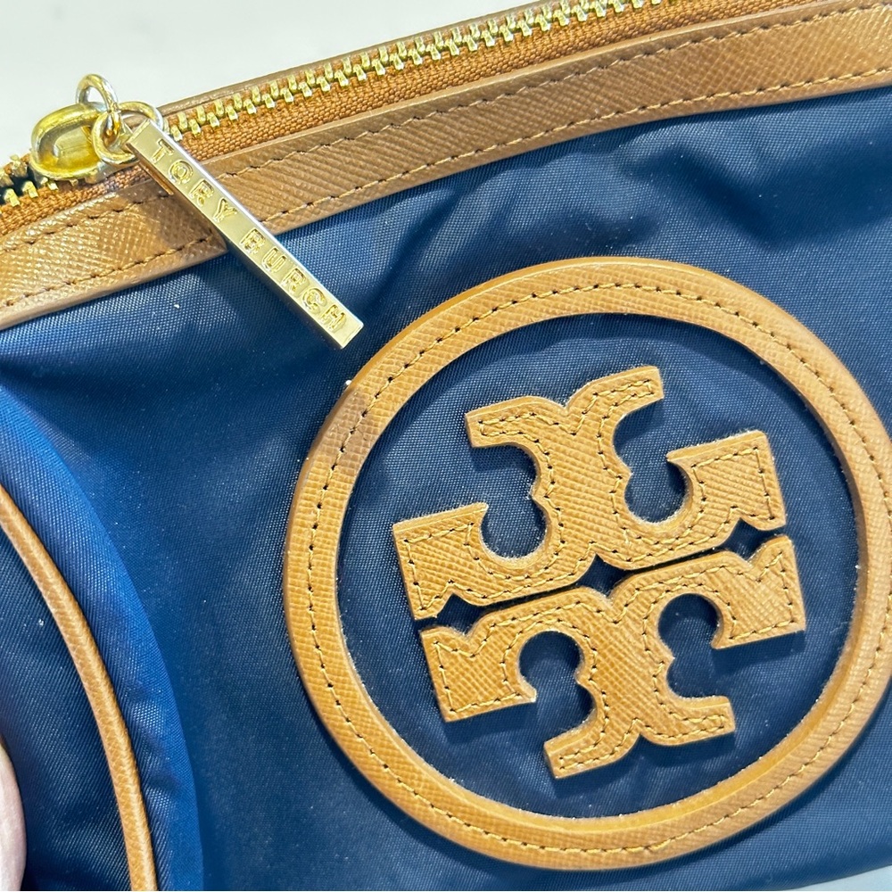Tory Burch Makeup Toiletries Bag - Picture 3 of 3